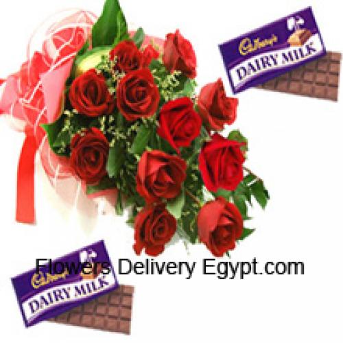 12 Belle Rose Rosse con Cioccolatini Cadbury